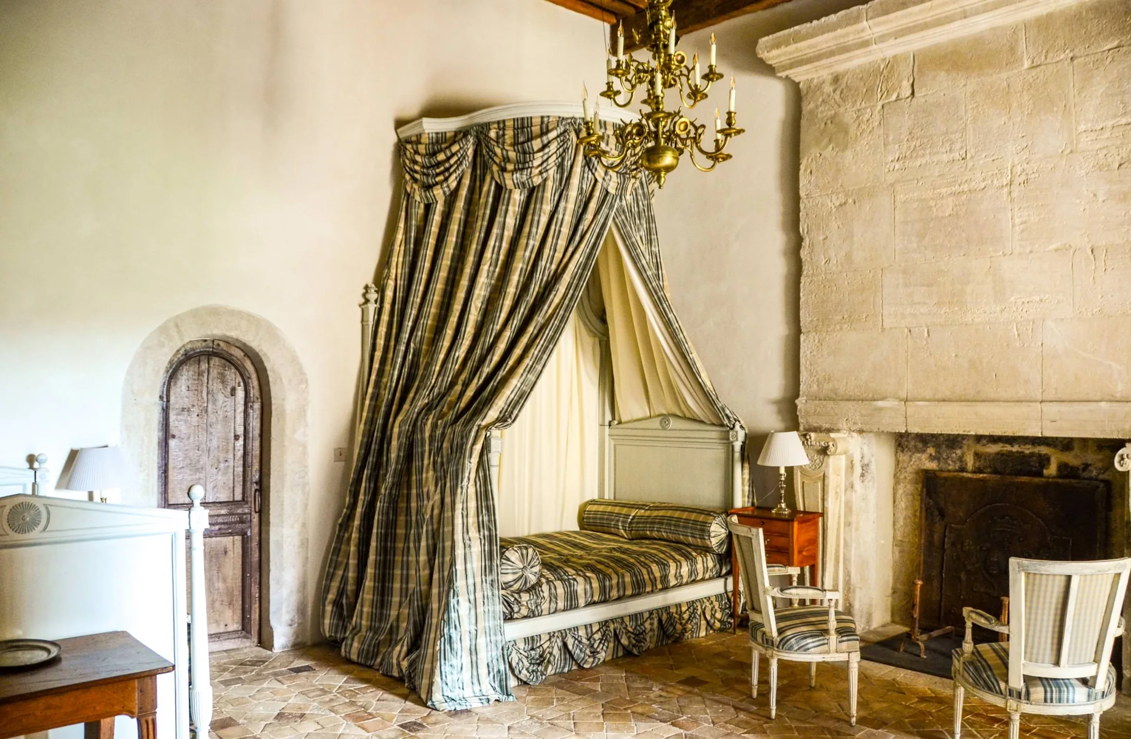 A guest room