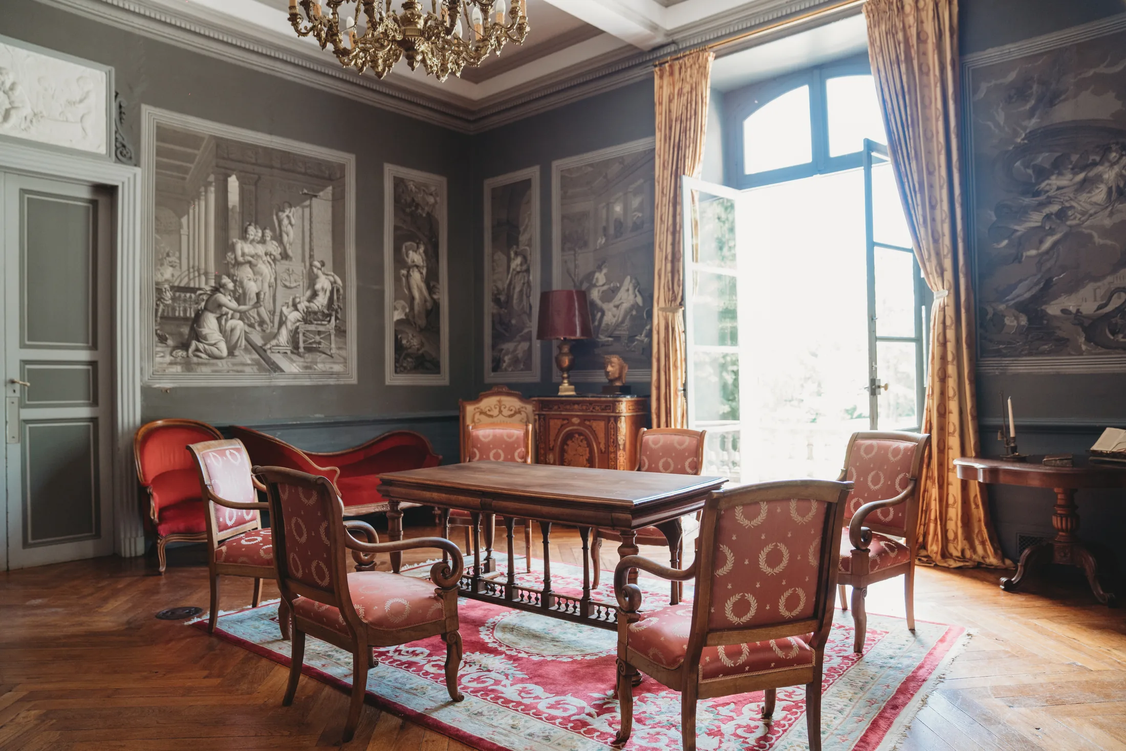 The dining room with its listed Dufour wallpapers